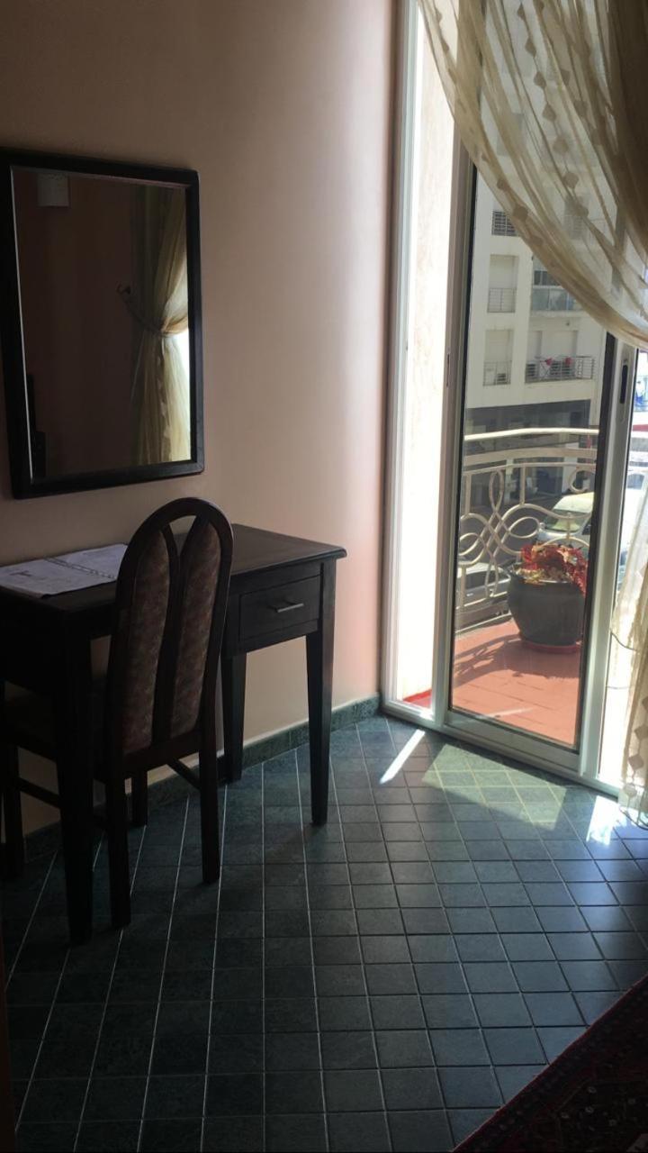 Suite,1596884008:JPEG